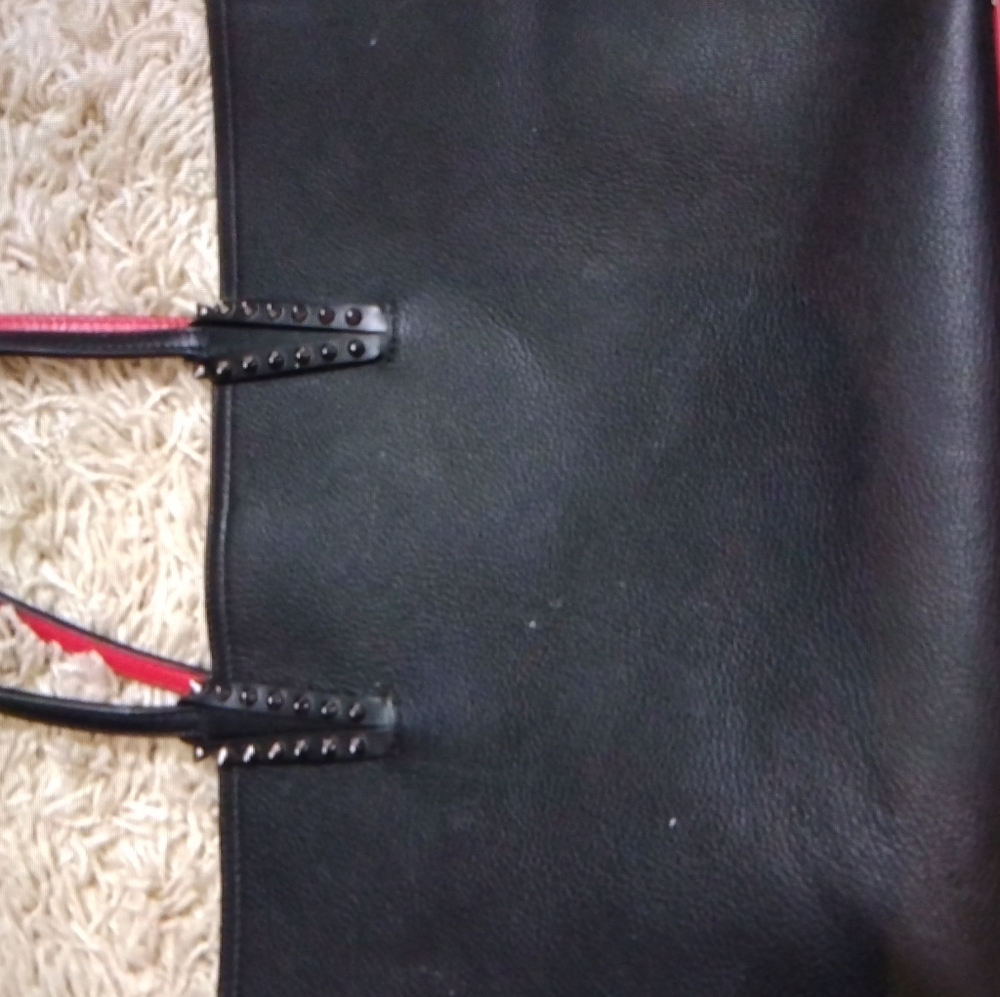 Red bottom handbag louboutin